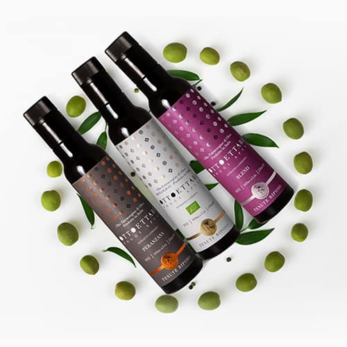 L'olio extravergine di oliva ha un sapore unico e caratteristico, che dipende dalla varietà di olive da cui viene prodotto, dal metodo di produzione e dalle condizioni climatiche in cui le olive sono cresciute